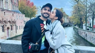 Deepika Padukone Is Obsessed With Ranveer Singh; Here's The Proof: 'Looking At My Man...'